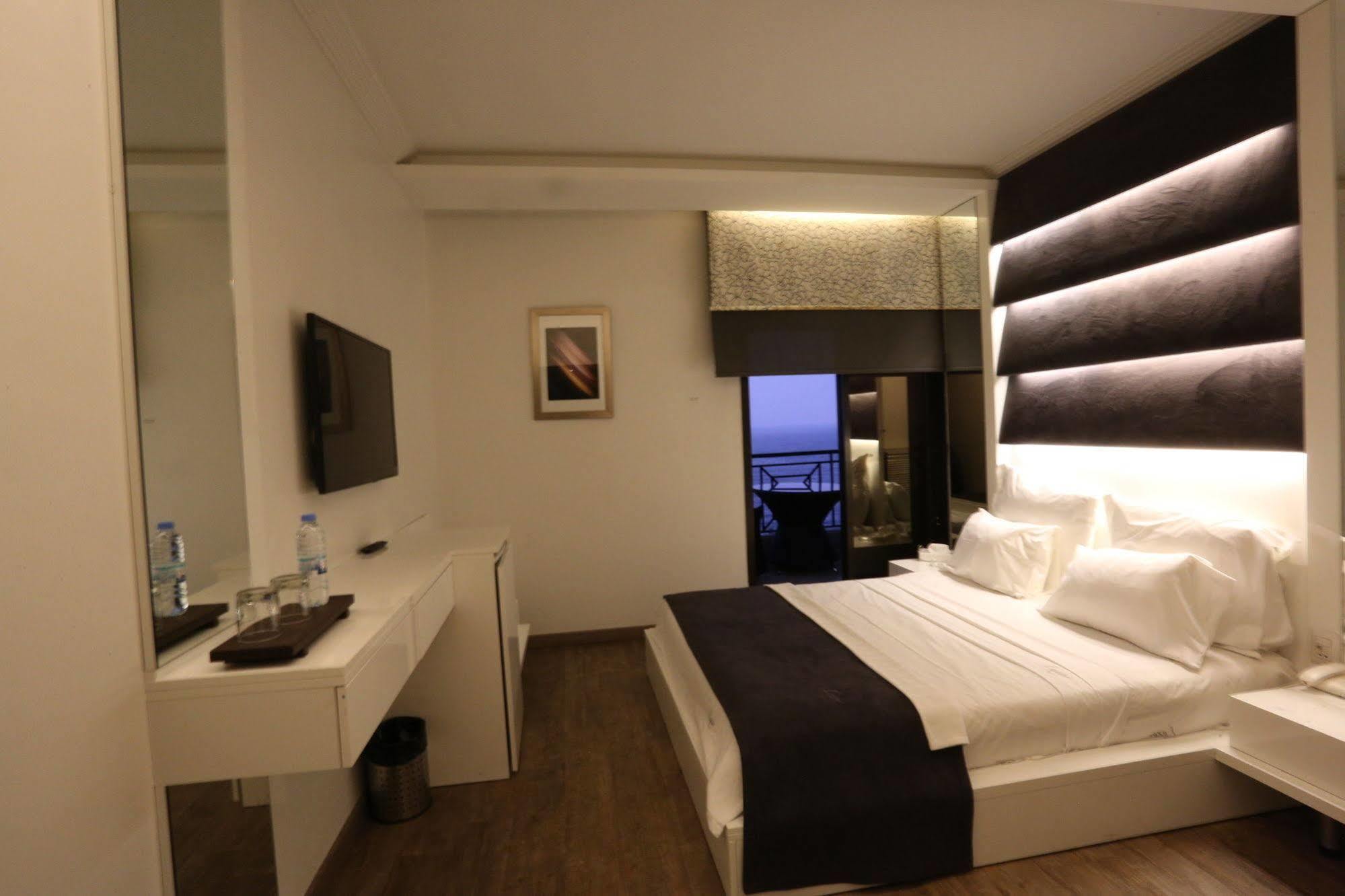 Luxor Hotel Jounieh Exterior photo
